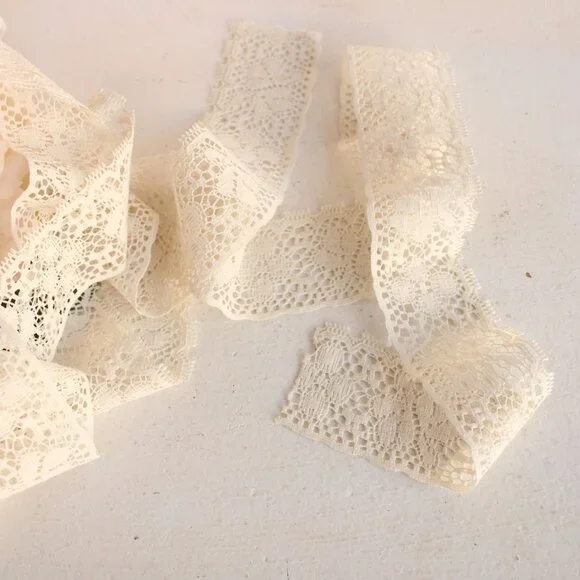 Vintage 1950s Lace Trim, Ivory 2 yard, 1.75" wide - Picture 4 of 10